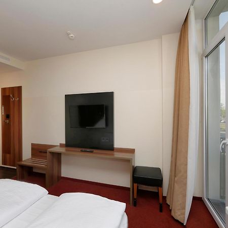 B&B Hotel Berlin-Adlershof Exteriör bild