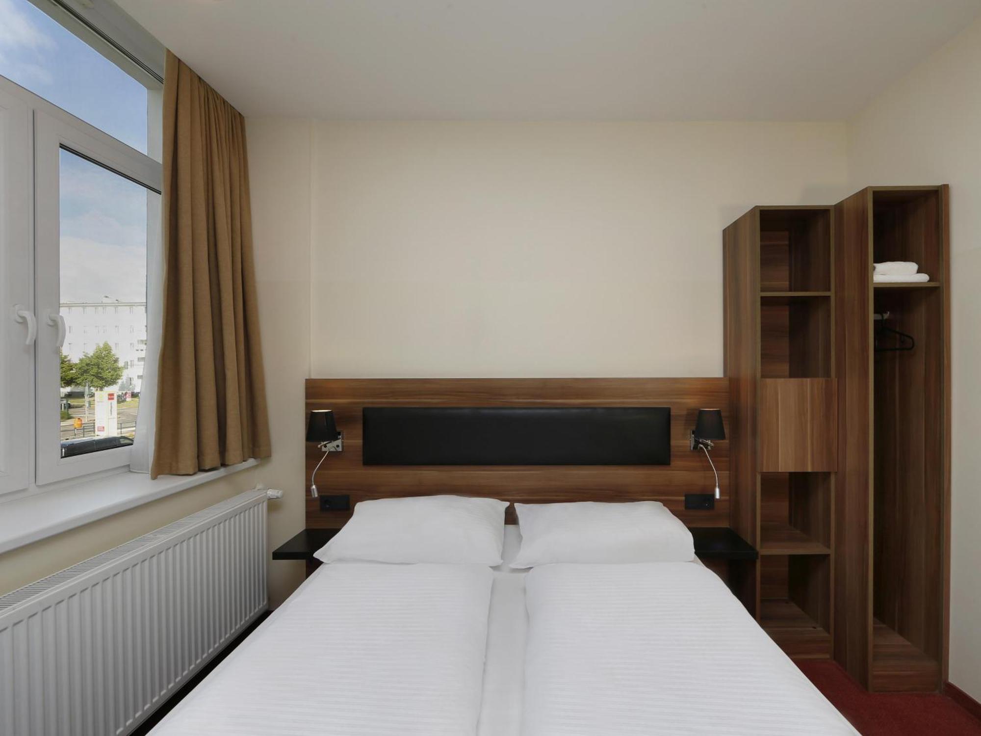 B&B Hotel Berlin-Adlershof Exteriör bild