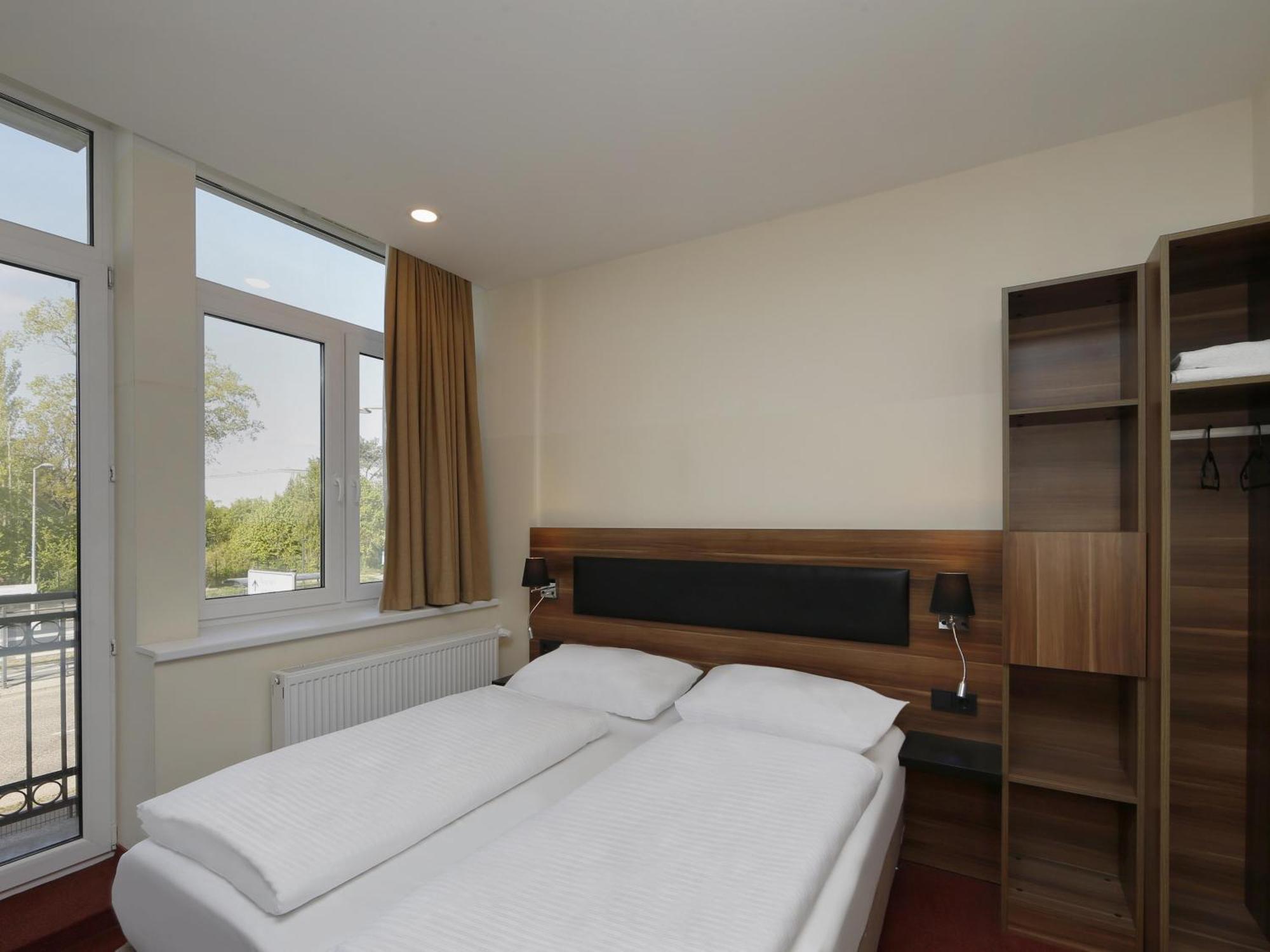 B&B Hotel Berlin-Adlershof Exteriör bild