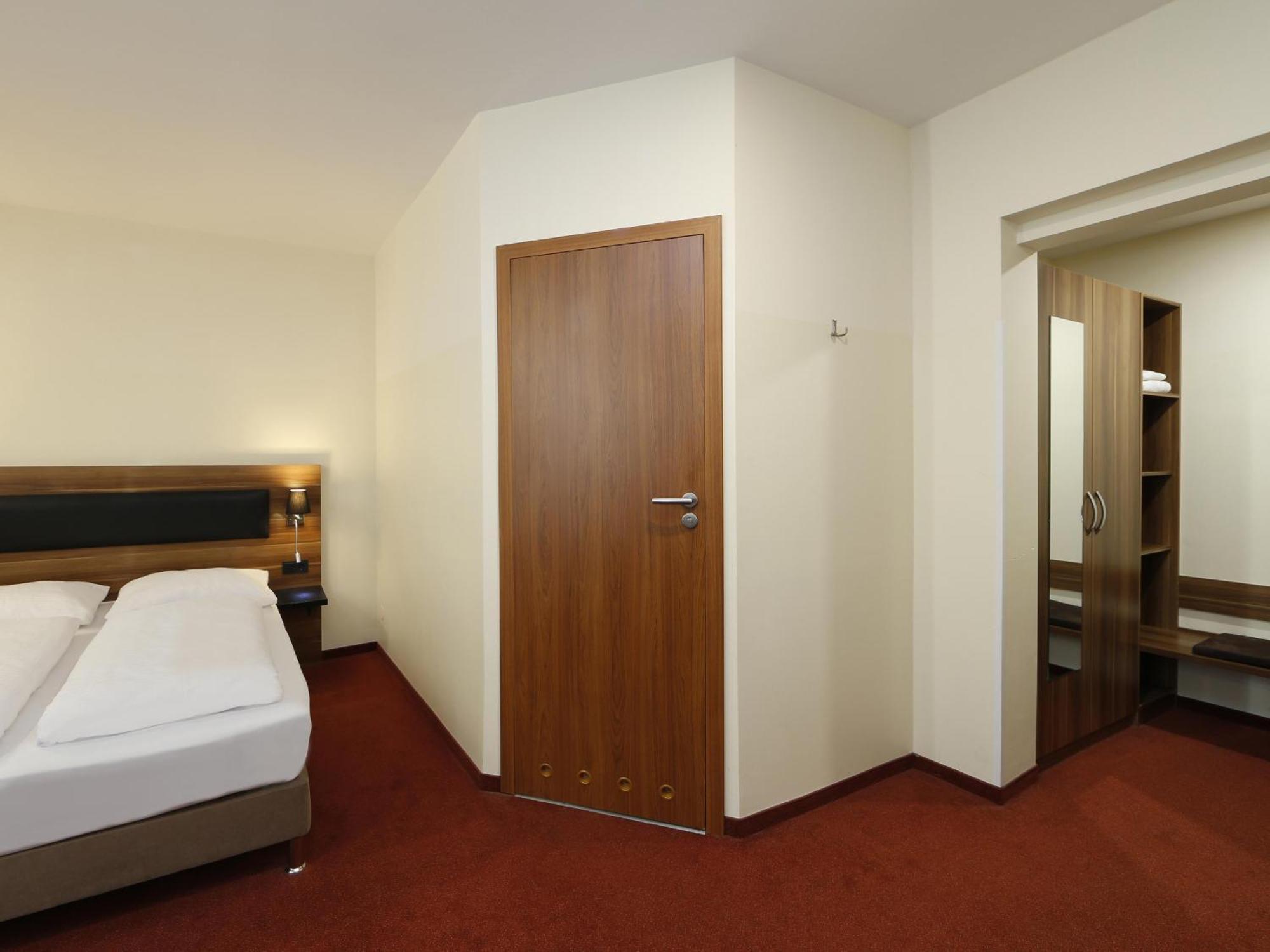 B&B Hotel Berlin-Adlershof Exteriör bild