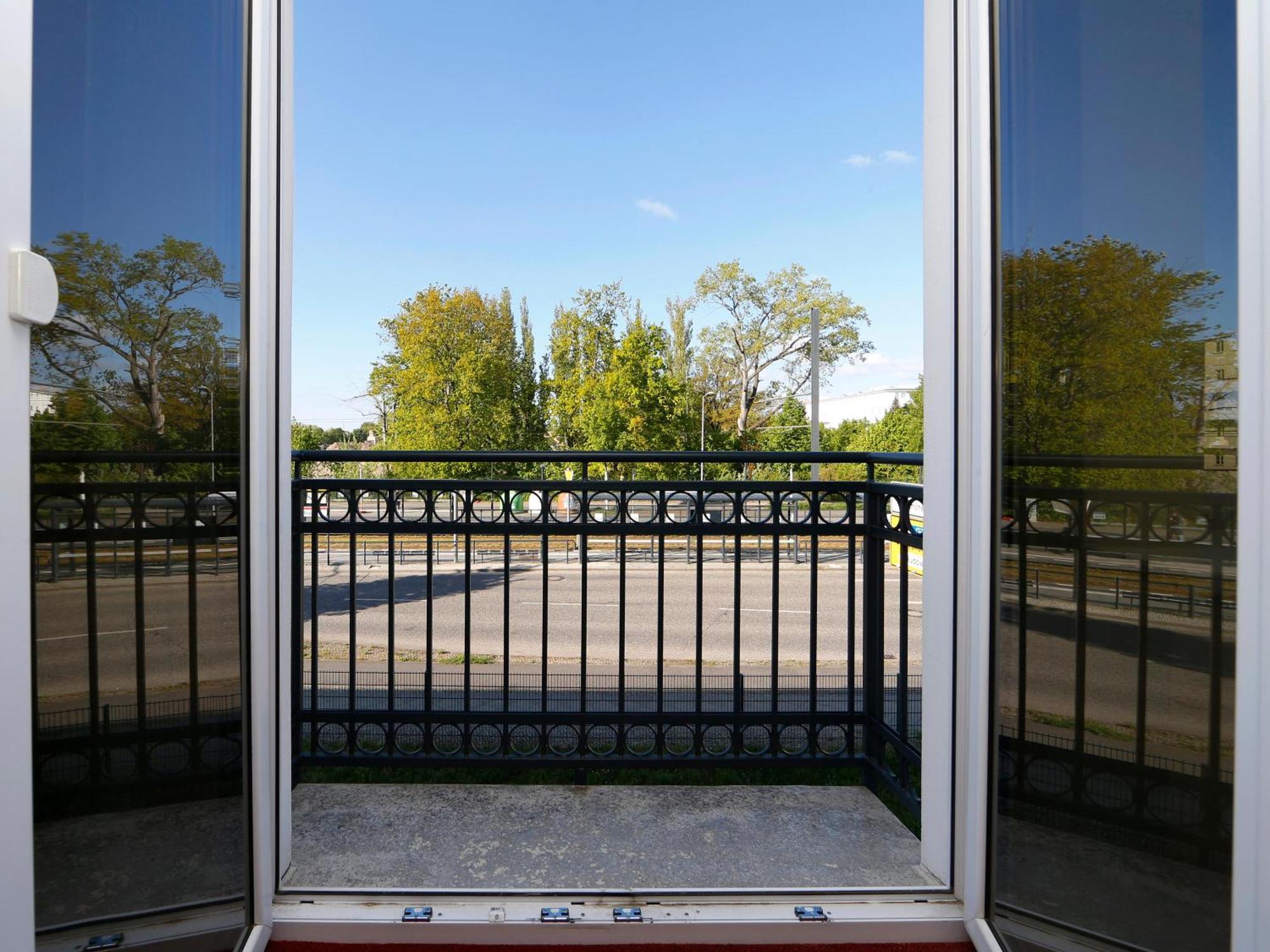 B&B Hotel Berlin-Adlershof Exteriör bild