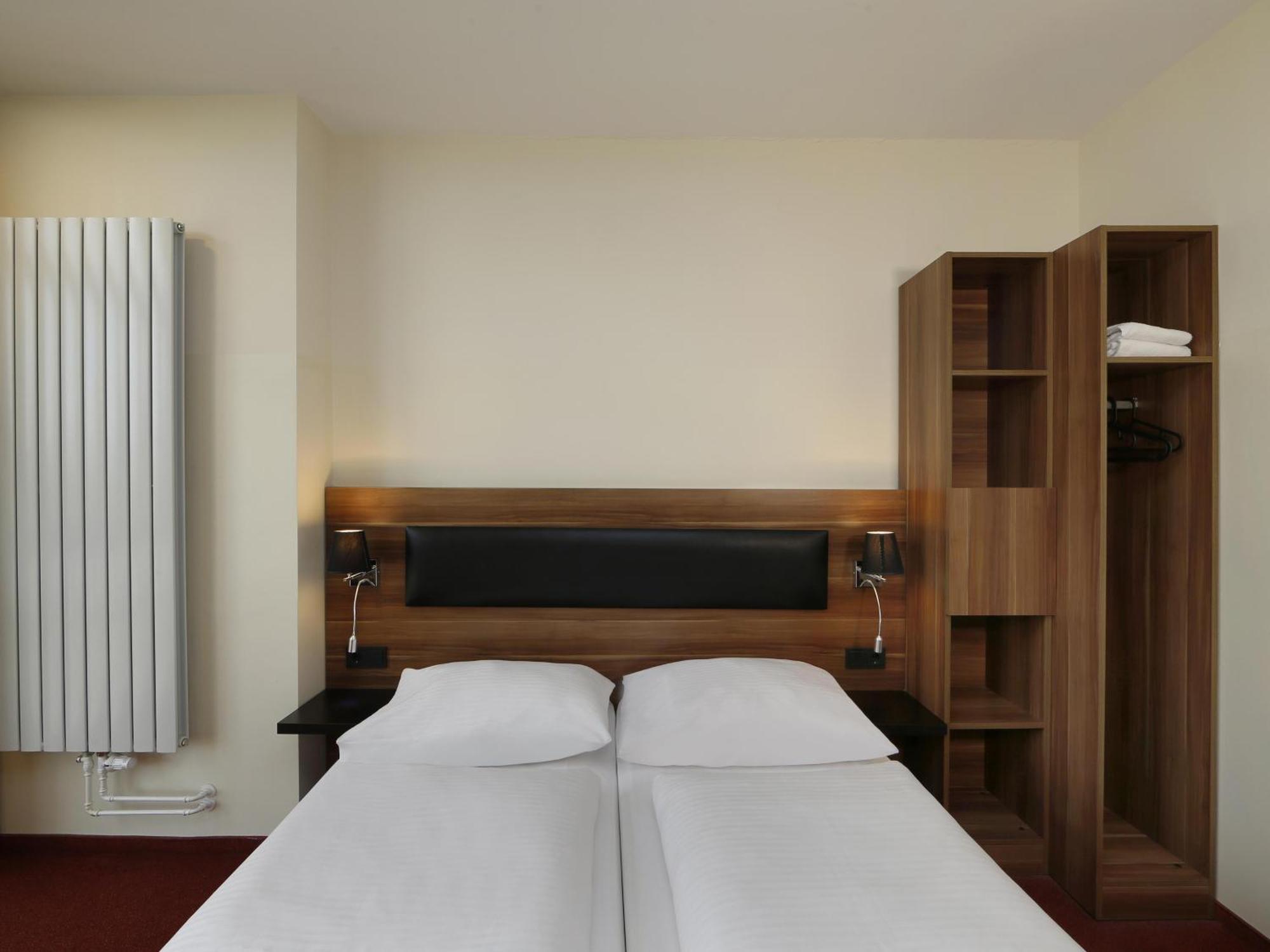 B&B Hotel Berlin-Adlershof Exteriör bild