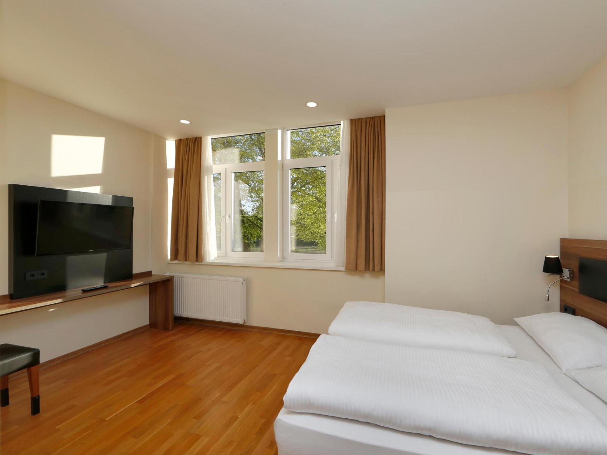 B&B Hotel Berlin-Adlershof Exteriör bild