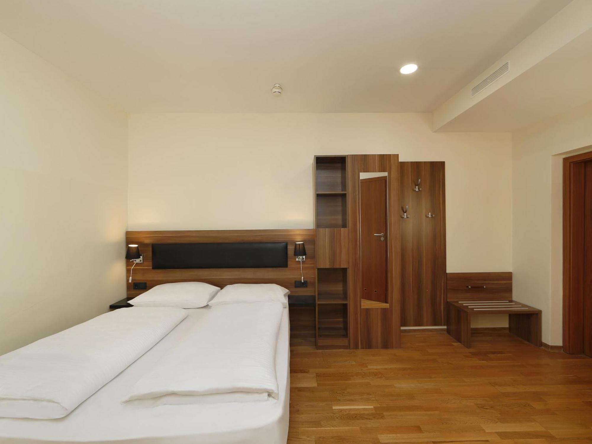 B&B Hotel Berlin-Adlershof Exteriör bild