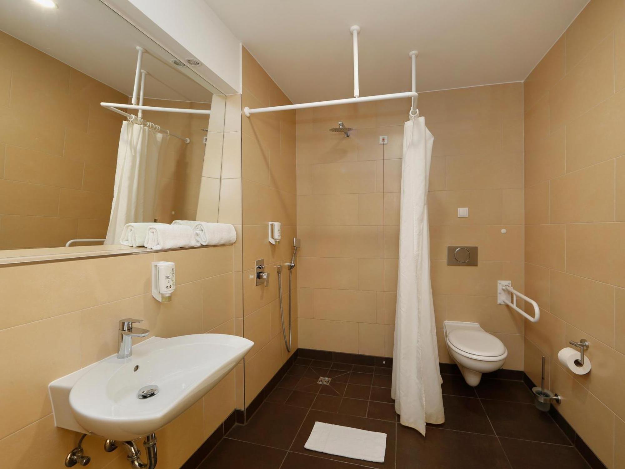 B&B Hotel Berlin-Adlershof Exteriör bild